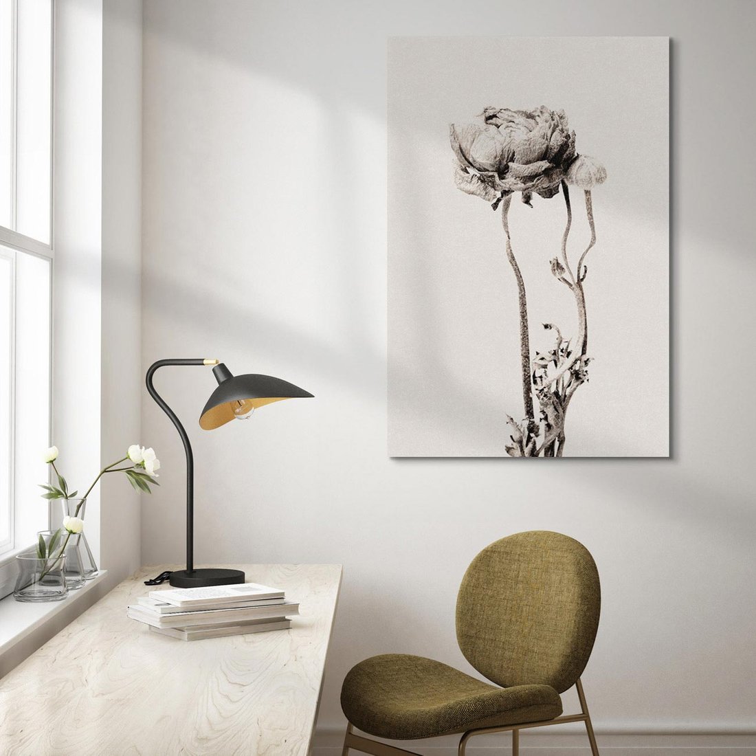 Obraz na płótnie 80x120 - Cień Kwiatowej Delikatności - kwiat, cień