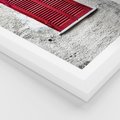 Plakat w ramie 30x40 - Okno z Czerwonymi Okiennicami - stare okno, kamienica - rama biała