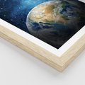 Plakat w ramie 30x40 - Kosmiczne Horyzonty - Ziemia, kosmos - rama drewno