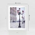 Plakat w ramie 30x40 - Przemijający urok miasta - miasto, uliczka - rama biała