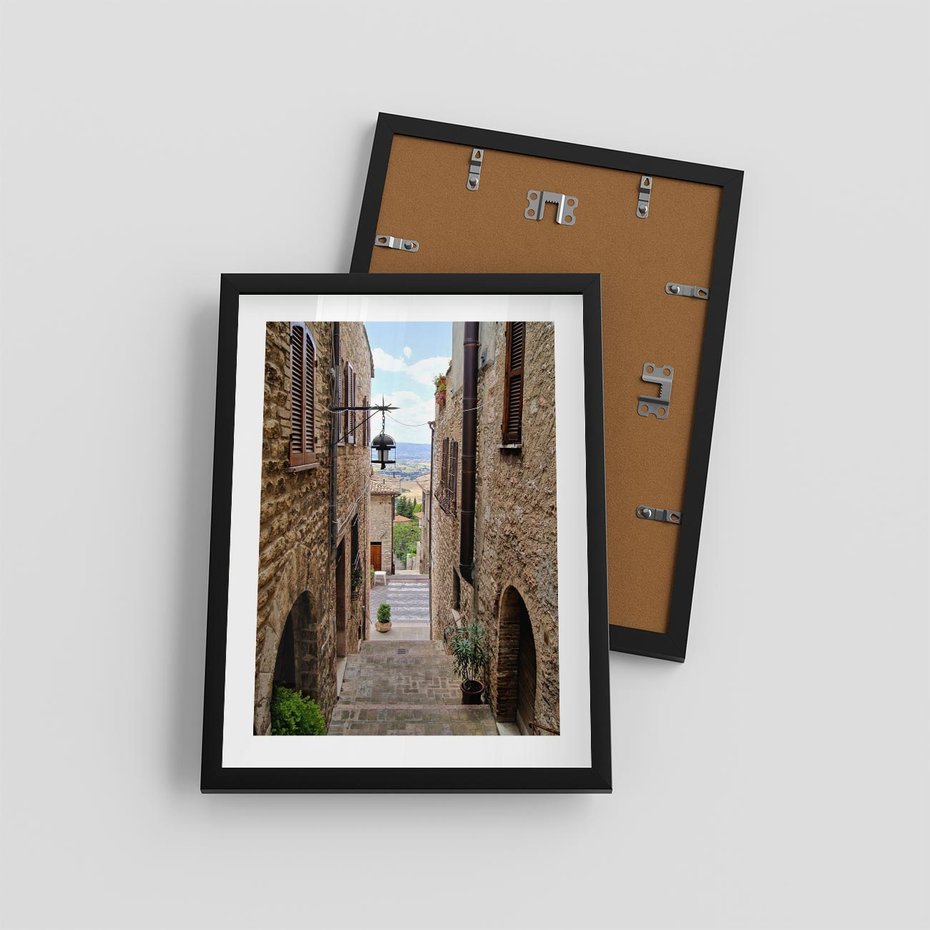 Plakat w ramie 30x40 - Perspektywa malowniczej uliczki - uliczka, perspektywa - rama czarna