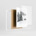 Plakat w ramie 30x40 - Zimowy Urok - śnieg, domek w górach - rama biała