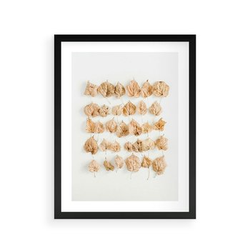 Plakat w ramie 30x40 - Liście Złotego Sezonu - kompozycja z suchych żółtych liści - rama czarna
