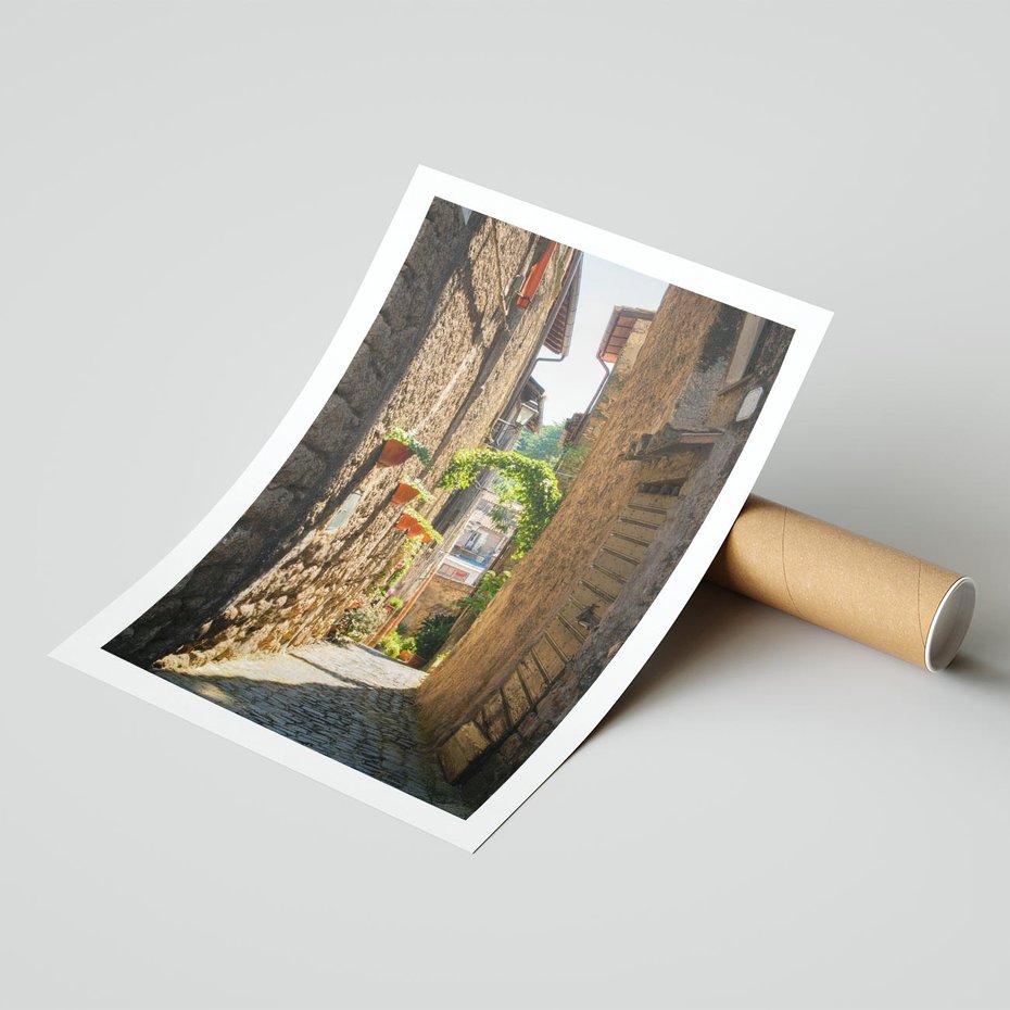 Plakat bez ramy 21x30 - Włoska uliczka w perspektywie - Włochy, uliczka