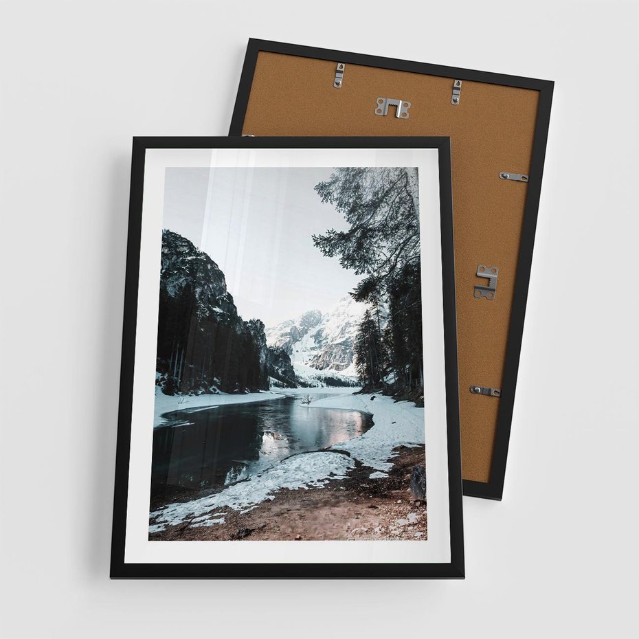 Plakat w ramie 50x70 - Zamarznięta Rzeka - zima w górach, zamarznięta rzeka - rama czarna
