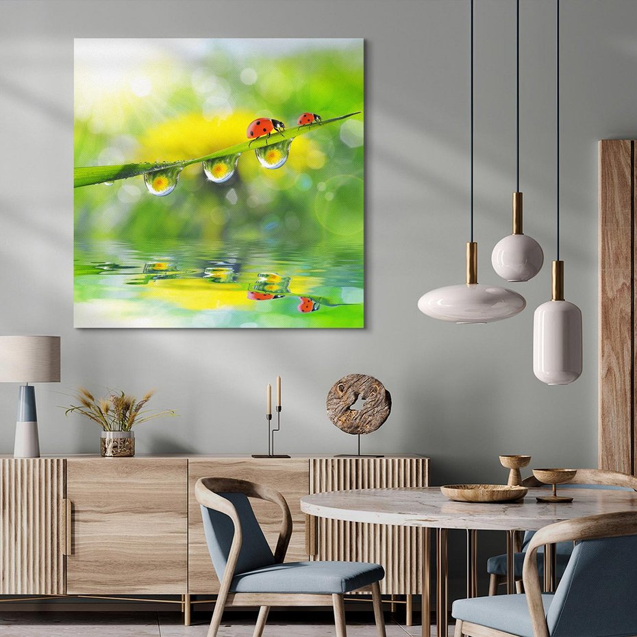 Obraz na płótnie 60x60 - Deszczowa Biedronka - biedronka, deszcz