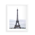 Plakat w ramie 40x50 - Eiffla w mglistym świetle - Eiffla, Paryż - rama biała