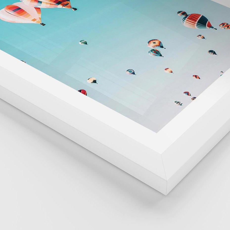 Plakat w ramie 50x70 - Balonowa Ekscytacja - balony latają w powietrzu, wyścigi balonów - rama biała