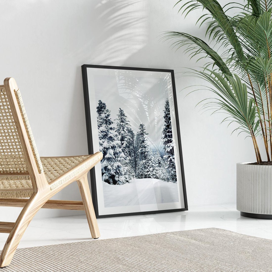 Plakat w ramie 50x70 - Zimowy Las Pod Kołdrą - las, zima - rama czarna