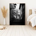 Obraz w ramie 80x120 - Ukryta Uliczka - czarno białe zdjęcie, schody - rama drewno