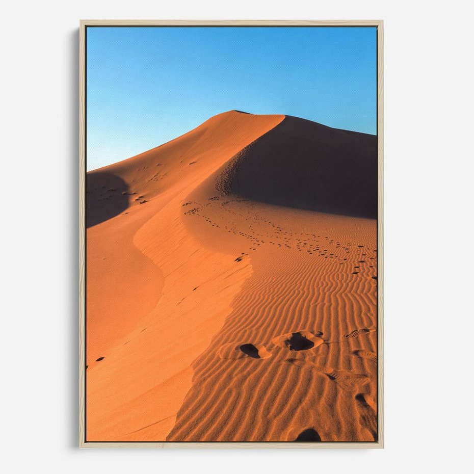Obraz w ramie 50x70 - Piasek pustyni wędruje - pustynia, piasek - rama drewno
