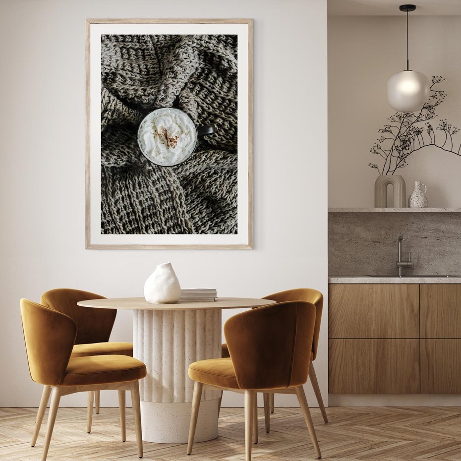 Plakat w ramie 50x70 - Relaks z Kawą i Kocem - ciepły wełniany koc, kawa z bitą śmietaną - rama drewno