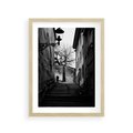 Plakat w ramie 30x40 - Ukryta Uliczka - czarno białe zdjęcie, schody - rama drewno