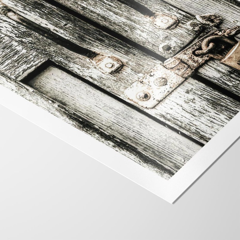 Plakat bez ramy 40x50 - Retro Drzwi: Zamknięta Tajemnica - stare drzwi, kłódka