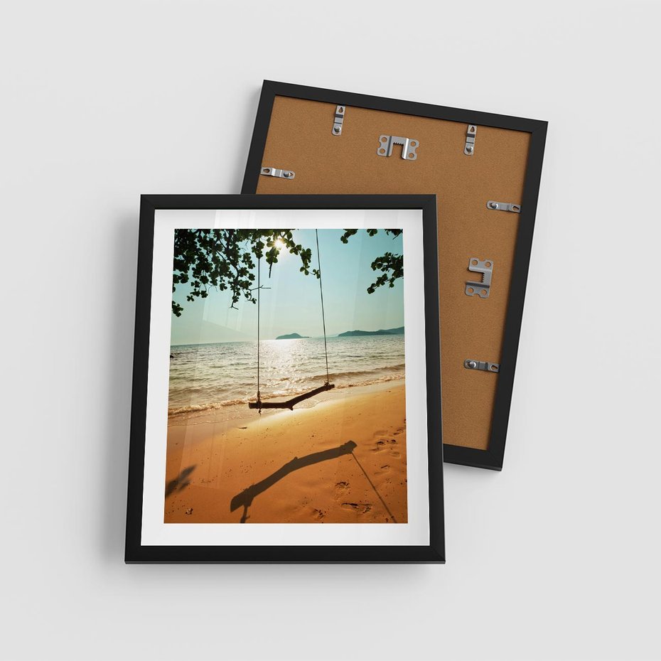 Plakat w ramie 40x50 - Tropikalna plaża i huśtawka - plaża, tropiki - rama czarna