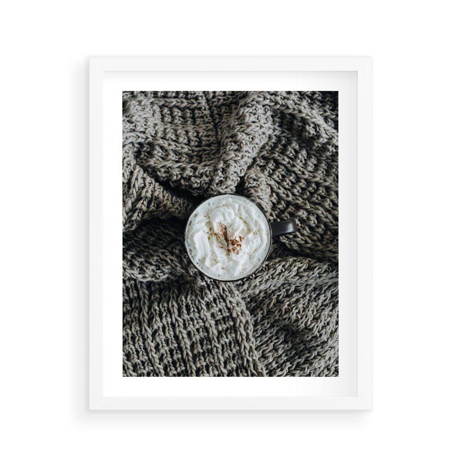 Plakat w ramie 40x50 - Relaks z Kawą i Kocem - ciepły wełniany koc, kawa z bitą śmietaną - rama biała