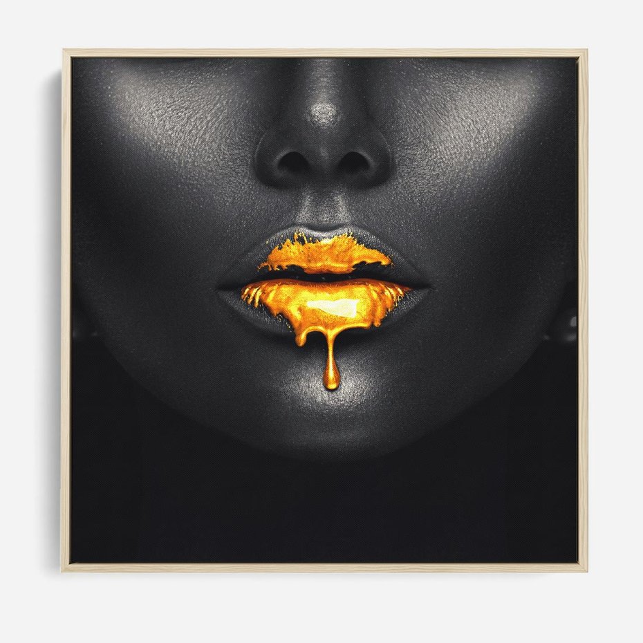 Obraz w ramie 50x50 - Złote Usta Kobiety - złote, usta - rama drewno