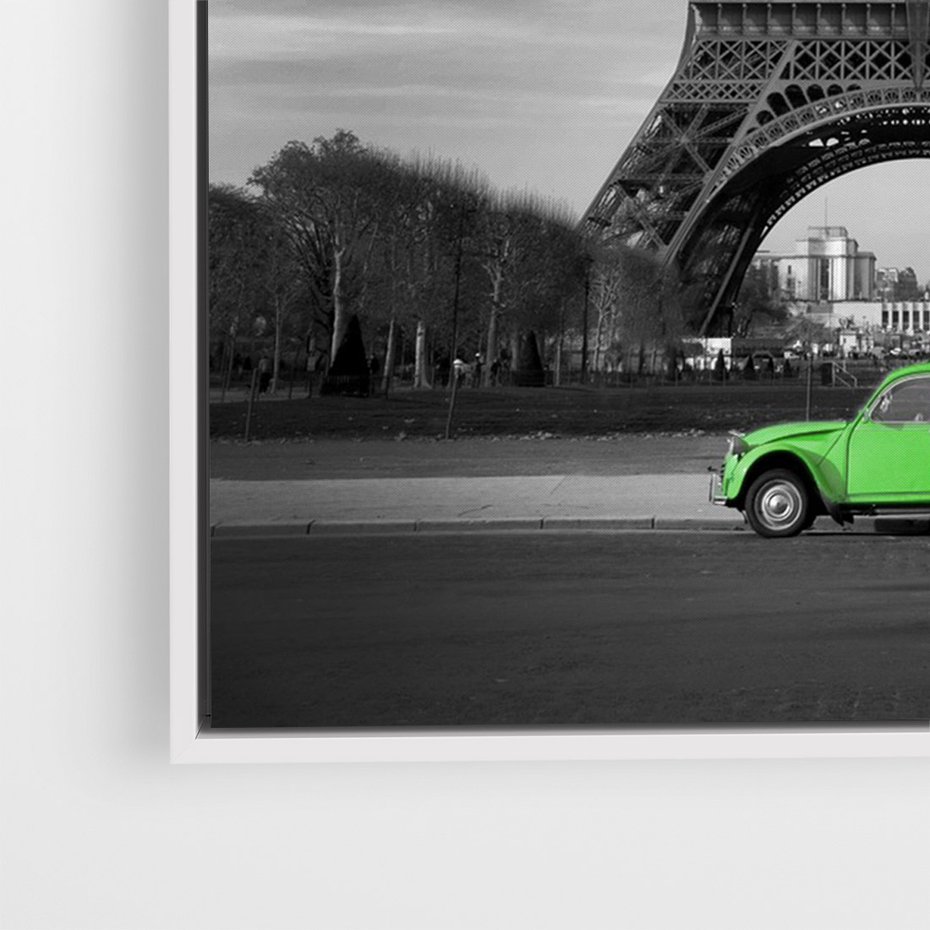 Obraz w ramie 50x70 - Paryskie Romantyczne Spotkanie - Eiffla, samochód - rama biała