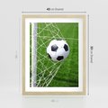Plakat w ramie 40x50 - Namiętność Piłki i Gola - piłka nożna, gol - rama drewno