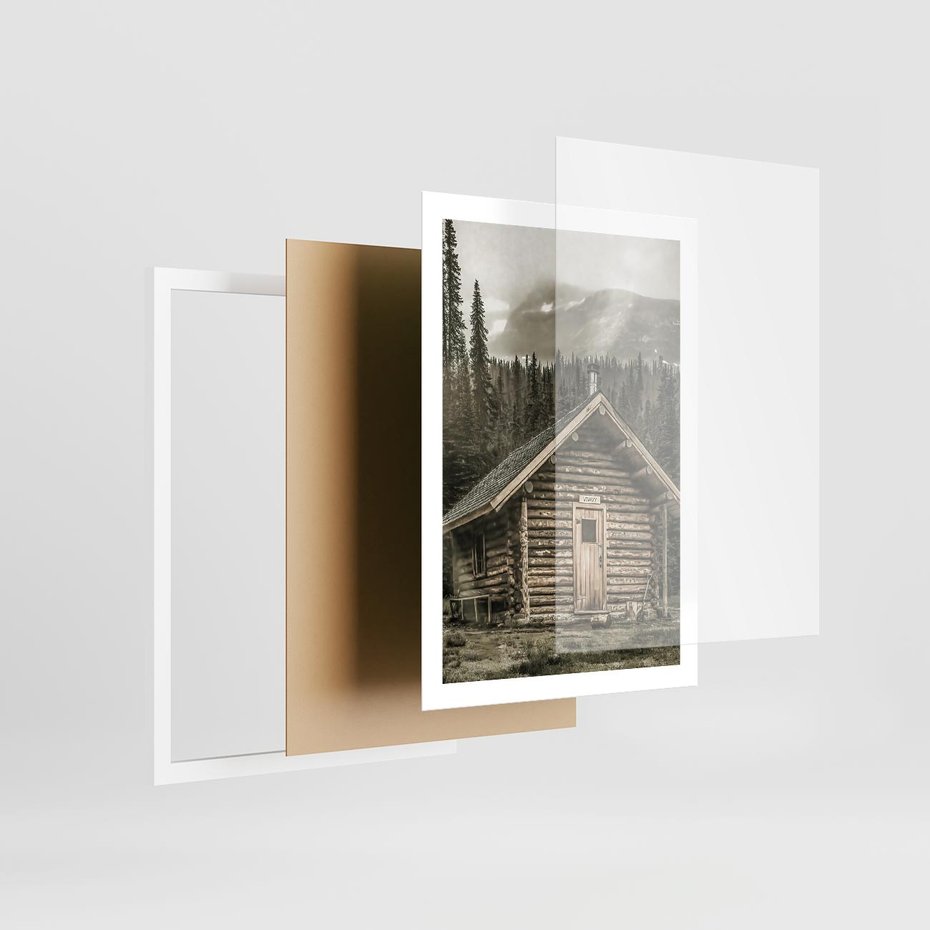 Plakat w ramie 50x70 - Urok Drewnianej Chatki w Górach - chatka w górach, drewniany domek - rama biała