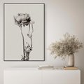 Obraz w ramie 70x100 - Cień Kwiatowej Delikatności - kwiat, cień - rama czarna