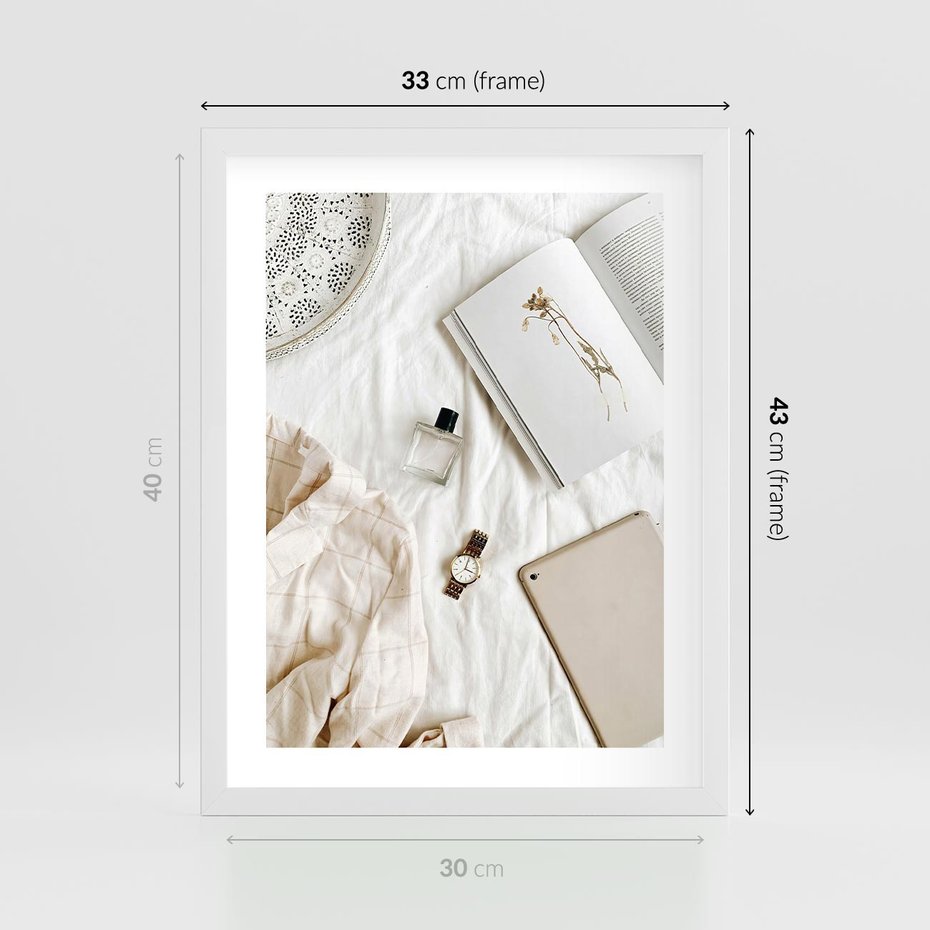 Plakat w ramie 30x40 - Perfumy, Książka i Moda - kobieca kompozycja, perfumy - rama biała