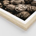 Plakat w ramie 30x40 - Orzechy Włoskie w Sepii - orzechy włoskie, fotografia retro - rama drewno