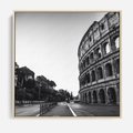 Obraz w ramie 80x80 - Echa Historii - czarno biała fotografia, koloseum - rama drewno