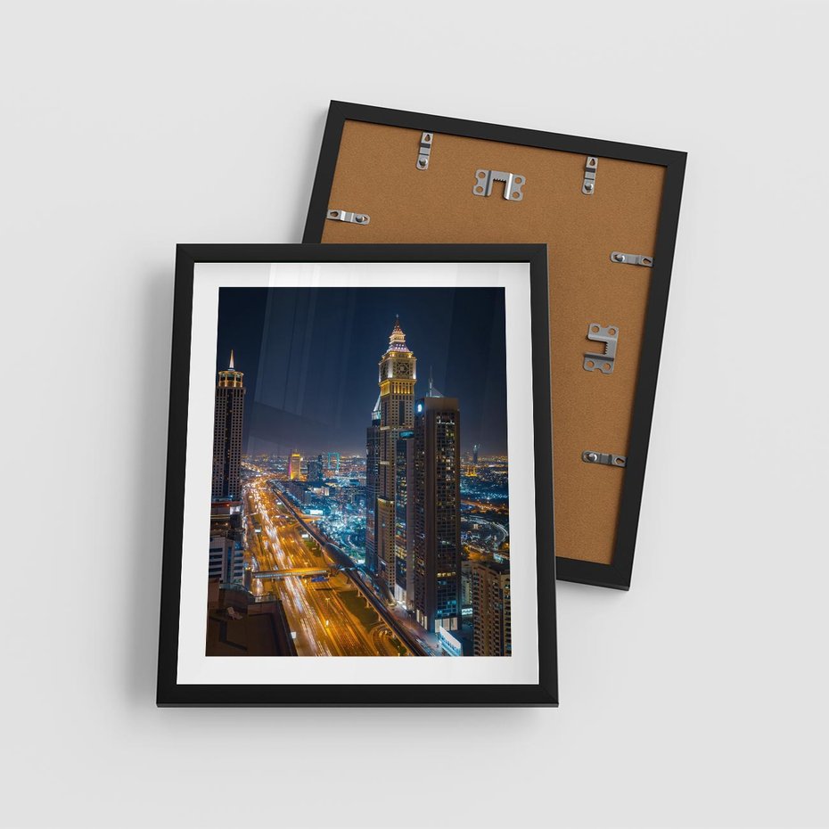 Plakat w ramie 40x50 - Nocna magia - miasto, noc - rama czarna