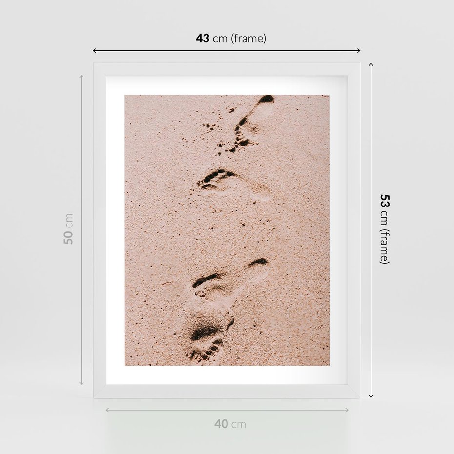 Plakat w ramie 40x50 - Ślady na Piasku - piasek, plaża - rama biała