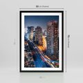 Plakat w ramie 50x70 - Miasto nocą z wieżowcami w tle - miasto, nocą - rama czarna
