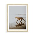 Plakat w ramie 50x70 - Przyjaciel na Plaży - pies, na plaży - rama drewno