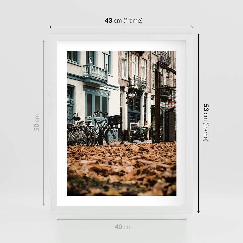 Plakat w ramie 40x50 - Rowery w Mieście pełnym Liści - rower, miasto - rama biała