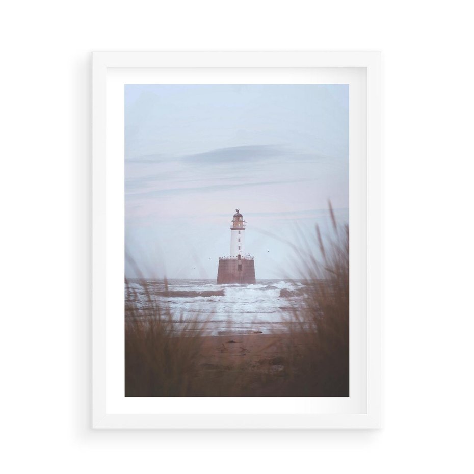 Plakat w ramie 50x70 - Magiczna Aura - latarnia, mgła - rama biała
