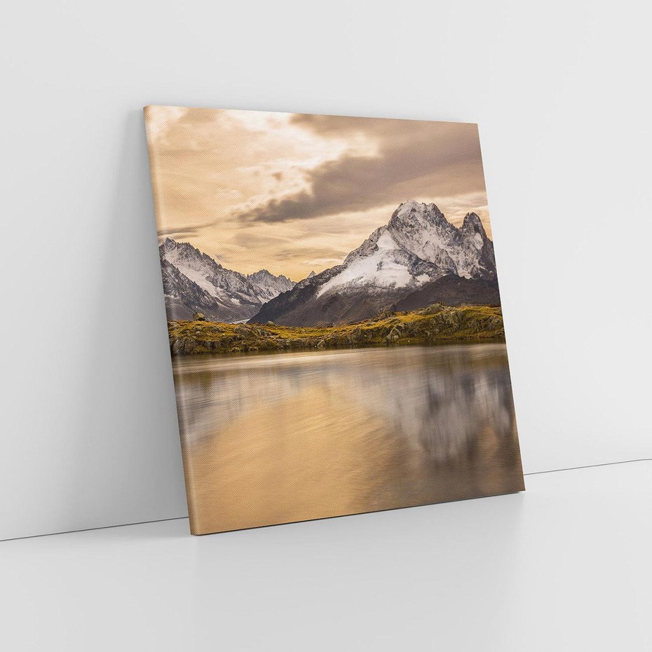 Obraz na płótnie 40x40 - Harmonia natury - góry, jezioro