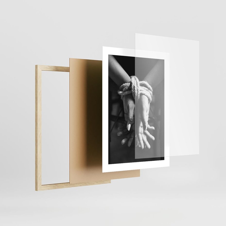 Plakat w ramie 30x40 - Splątane Uczucia - czarno biała fotografia, artystyczna - rama drewno