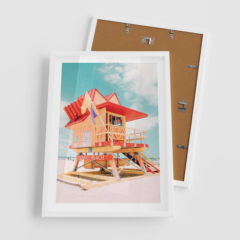 Plakat w ramie 50x70 - Rajski Widok - plaża miami, domek ratownika - rama biała