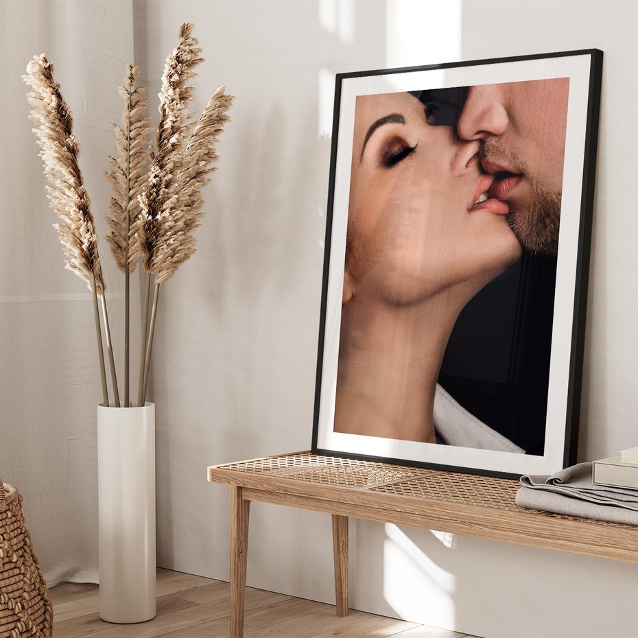 Plakat bez ramy 50x70 - Miłosne Uczucia - kobieta, pocałunek