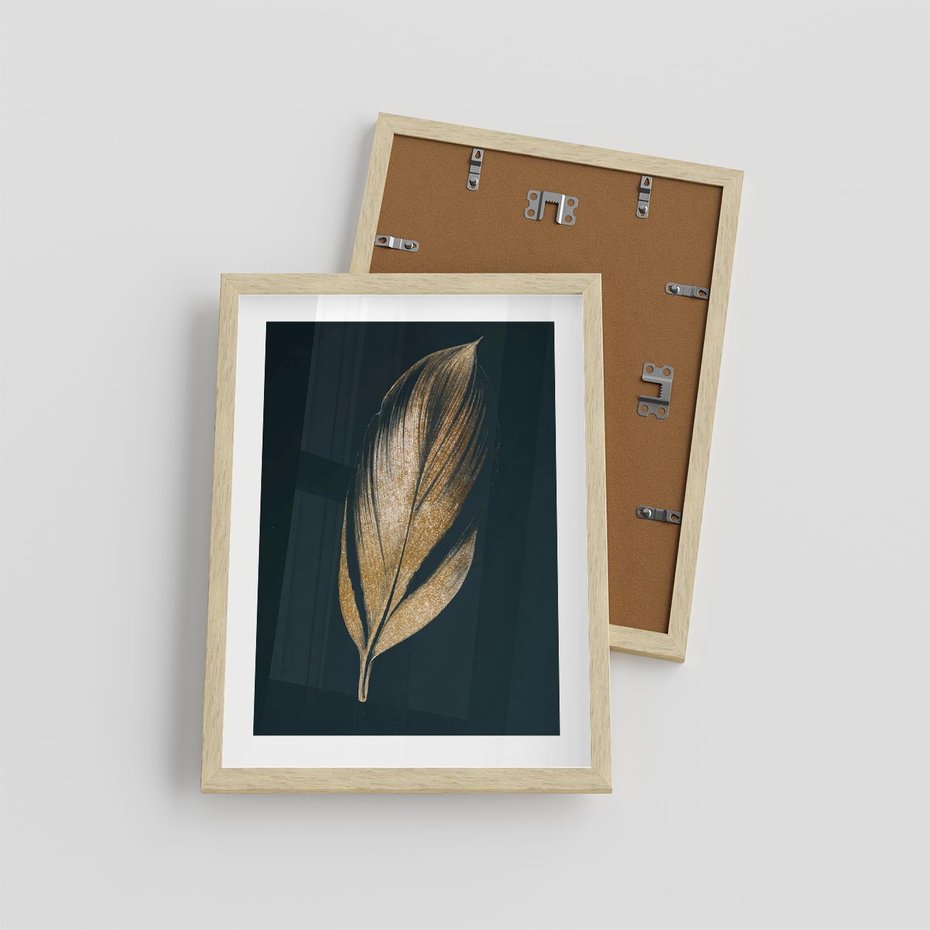 Plakat w ramie 30x40 - Mroczne Złoto - nowoczesna grafika, złoty liść na czarnym tle - rama drewno