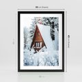 Plakat w ramie 30x40 - Zimowe Ustronie w Lesie - domek w lesie, zimowy las - rama czarna