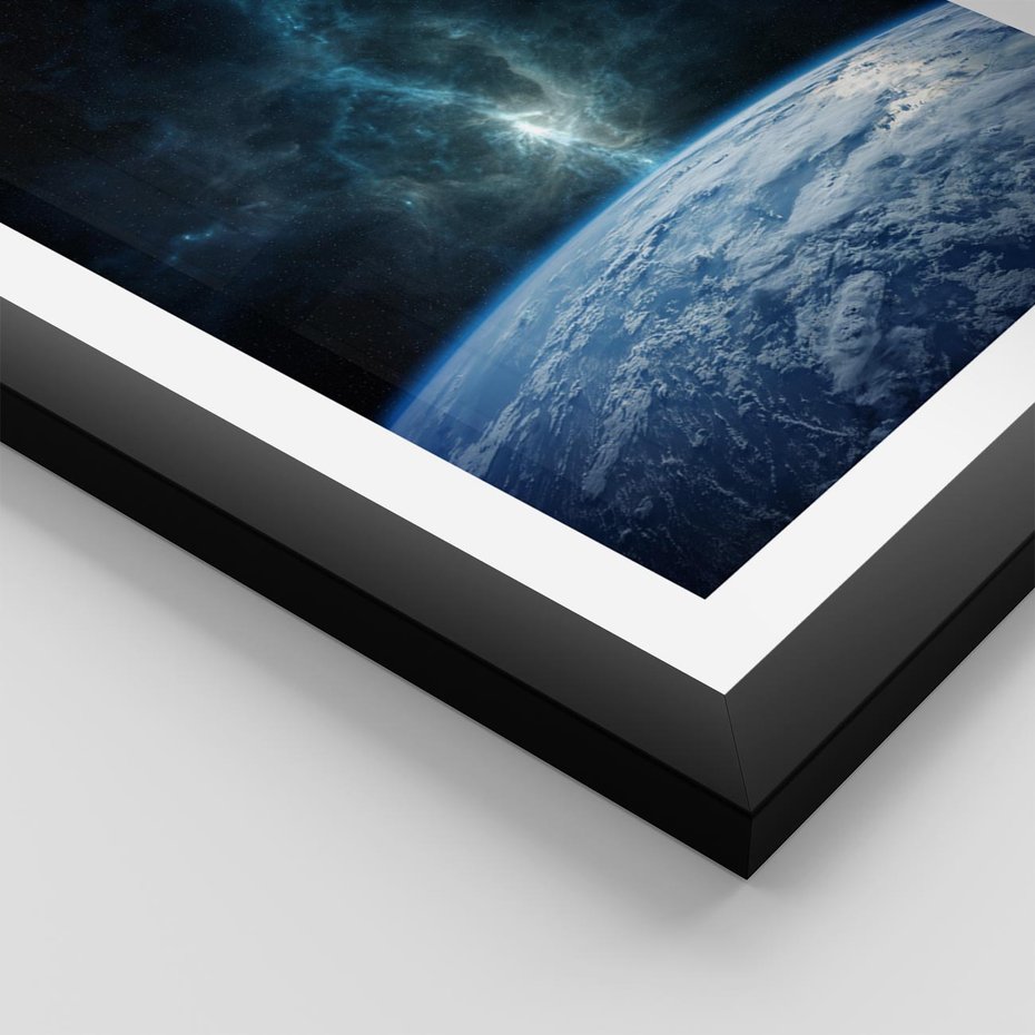 Plakat w ramie 50x70 - Wędrówka przez galaktyki - ziemia, kosmos - rama czarna