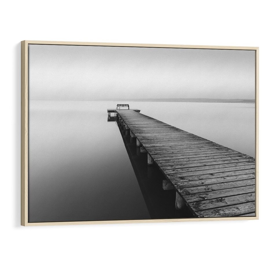 Obraz w ramie 120x80 - Mglista Perspektywa - czarno biała fotografia, drewniany pomost na jeziorze - rama drewno