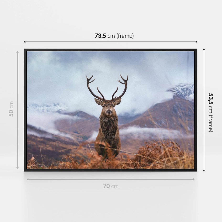 Obraz w ramie 70x50 - Jeleń w Uśpionym Krajobrazie - jeleń na tle gór, ośnieżone góry - rama czarna