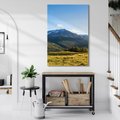 Obraz na płótnie 50x70 - Górski pejzaż: łąka i szczyty - góry, łąka
