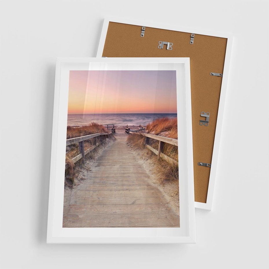Plakat w ramie 50x70 - Spacer Wśród Przyboju - dróżka, morze - rama biała