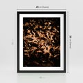 Plakat w ramie 40x50 - Jesienne Liście: Nostalgiczna Kolorystyka - suche liście, jesień - rama czarna