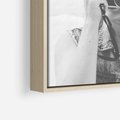 Obraz w ramie 80x80 - Zrób mi Zdjęcie - fotografia, kobieta z aparatem - rama drewno