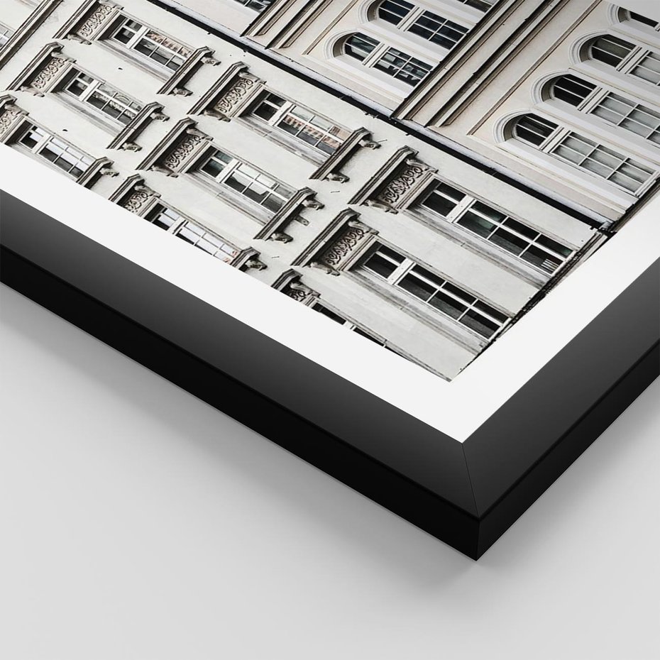 Plakat w ramie 40x50 - Urok Starej Kamienicy - budynki, miasto - rama czarna