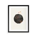 Plakat w ramie 30x40 - Wibracje Kolorów - abstrakcyjna czarna plama, rozsiane pomarańczowe kropki - rama czarna
