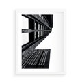 Plakat w ramie 50x70 - Geometryczna Asymetria - architektura, czarno białe zdjęcie - rama biała